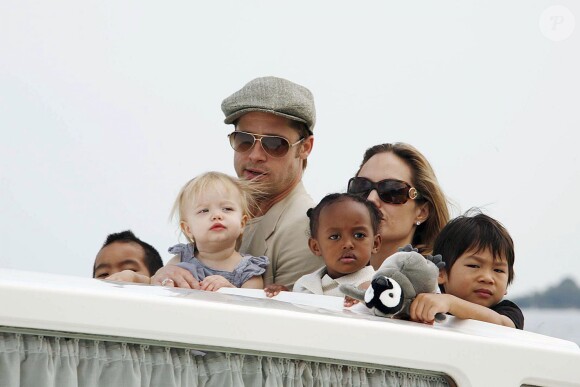 Brad Pitt, Angelina Jolie et leur six enfants à Venise en Italie le 3 septembre 2007.