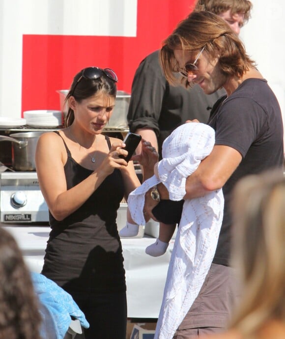 Jared Padalecki, Genevieve Cortese et leur fils Thomas à Vancouver le 29 juillet 2012.