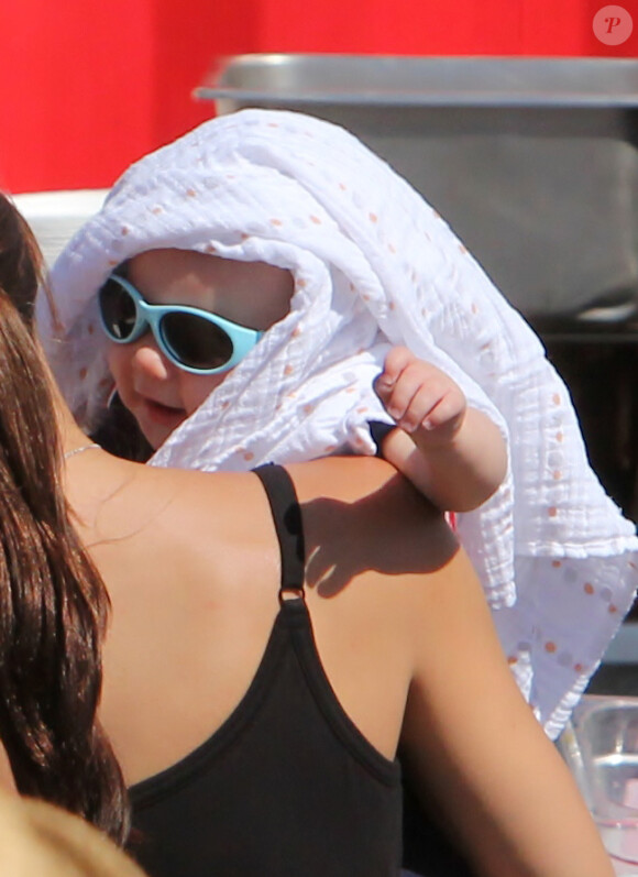 Jared Padalecki, Genevieve Cortese et leur fils Thomas à Vancouver le 29 juillet 2012.