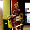 Gwen Stefani et ses deux garçons Kingston et Zuma à l'hôpital Cedars-Sinai à Los Angeles. Le 23 décembre 2013.