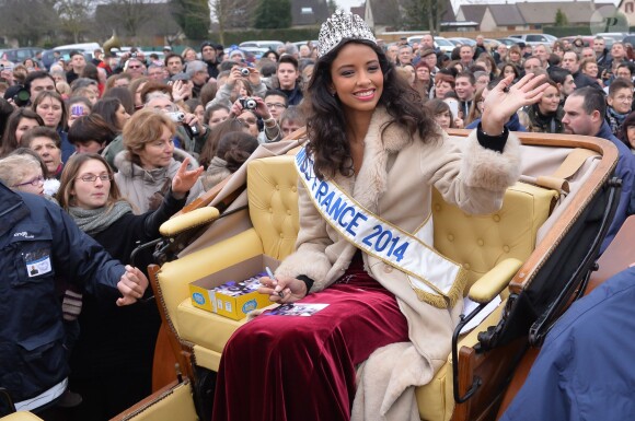 Flora Coquerel (Miss France 2014) a été reçue comme une reine à Chartres, le 18 décembre 2013.
