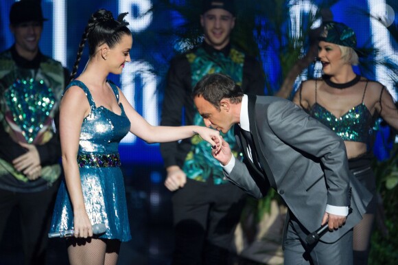 Katy Perry sur la scène des NRJ Music Awards, à Cannes le 14 décembre 2013.