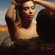 Kanye West chevauche Kim Kardashian dans son clip "Bound 2" publié en novembre 2013.