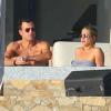 Jennifer Aniston et Justin theroux en vacances à Los Cabos au Mexique, le 28 décembre 2013. Le couple est entouré d'une poignée d'amis dont Courteney Cox, Emily Blunt, John Krasinski et Howard Stern.