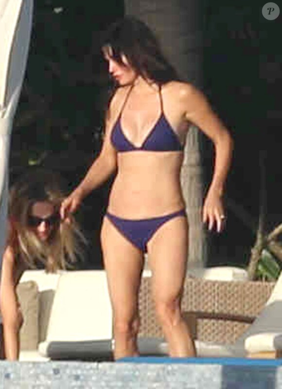 Courteney Cox en vacances à Cabo San Lucas avec Jennifer Aniston au Mexique, le 28 déecembre 2013.