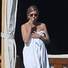 Exclusif - Jennifer Aniston lors de son séjour à Los Cabos (Mexique) avec son fiancé Justin Theroux et leurs amis tels que Courteney Cox, le 30 décembre 2013