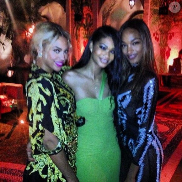 Beyoncé, Chanel Iman et Jourdan Dunn au soir du Nouvel An à la Versace Mansion. Miami, le 31 décembre 2013.
