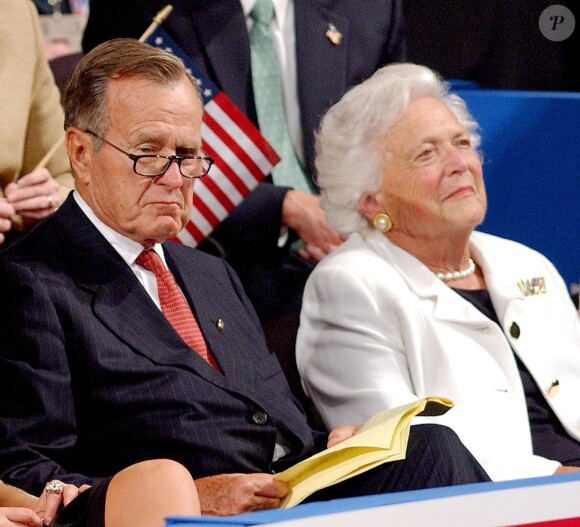 George H.W. Bush et sa femme Barbara à New York le 2 septembre 2004.