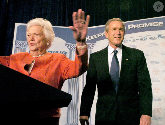 Barbara Bush et son fils George W. Bush à Orlando, le 18 mars 2005.