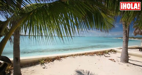 Le magicien David Copperfield présente son île des Bahamas avec sa compagne Chloé Gosselin - décembre 2013.