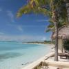 David Copperfield présente son île des Bahamas avec sa compagne Chloé Gosselin - décembre 2013.