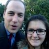 Le prince William en selfie avec la jeune Madison Lambe, le 25 décembre 2013. Le duc de Cambridge a pris lui-même cette photo avec l'adolescente, venue voir la famille royale se rendre à la messe de Noël à Sandringham.