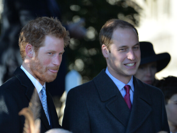 Le prince William avec le prince Harry à Sandringham le 25 décembre 2013 pour la messe de Noël