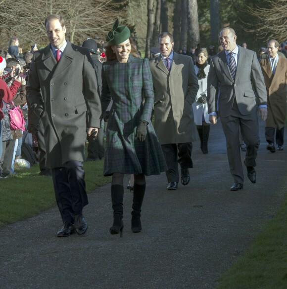 Le prince William et son épouse la duchesse Catherine avec la famille royale à Sandringham le 25 décembre 2013 pour la messe de Noël