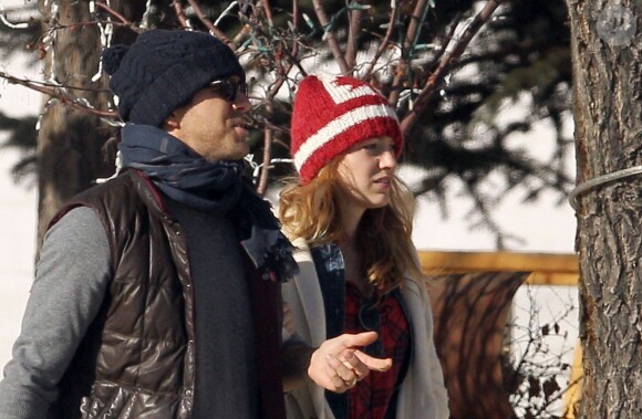 Exclusif - Les amoureux Ryan Reynolds et Blake Lively se promenant à Aspen dans le Colorado le 29 décembre 2013