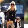 Exclusif - Sarah Michelle Gellar avec sa fille Charlotte dans les rues de Brentwood à Los Angeles, à la sortie d'un atelier "Maman et moi ", le 27 décembre 2013.