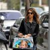 Jessica Alba se promène avec sa fille Haven à Los Angeles le 7 janvier 2014.