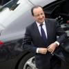 François Hollande sortant de sa voiture officielle lors d'un déplacement dans le Doubs en mai 2013