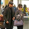 Ginnifer Goodwin (enceinte) avec son fiancé Josh Dallas à l'aéroport de Vancouver, le 5 janvier 2014.