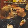 Exclusive - Jonah Hill et son amoureuse Isabelle McNally sont partis faire des courses à Los Angeles le 30 décembre 2013, ne cachant pas leur complicité