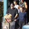 Jonah Hill avec sa petite amie Isabelle McNally faisant les courses à West Hollywood (Los Angeles) le 30 décembre 2013