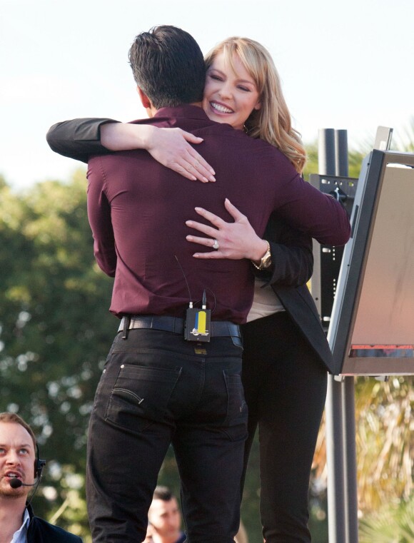 Katherine Heigl retrouve Mario Lopez sur le plateau de l'émission Extra à Universal City le 10 janvier 2014.