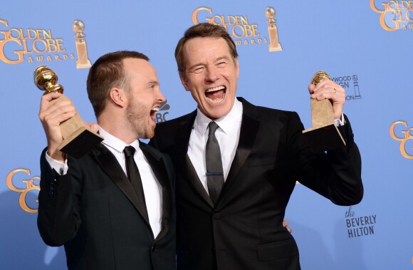 Aaron Paul et Bryan Cranston, primés pour Breaking Bad lors des Golden Globes à Los Angeles le 12 janvier 2014