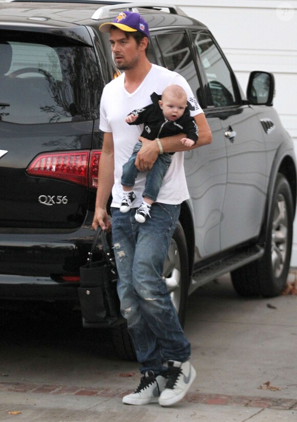 Josh Duhamel et de son fils Axl à Brentwood, le 12 janvier 2014.