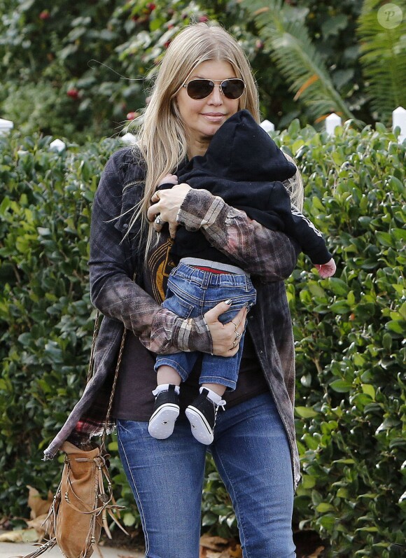 Fergie en compagnie de son mari Josh Duhamel et de leur fils Axl à Brentwood, le 12 janvier 2014.