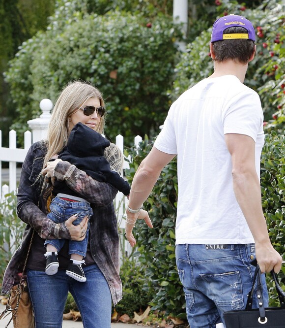 Fergie en compagnie de son mari Josh Duhamel et de leur fils Axl à Brentwood, le 12 janvier 2014.