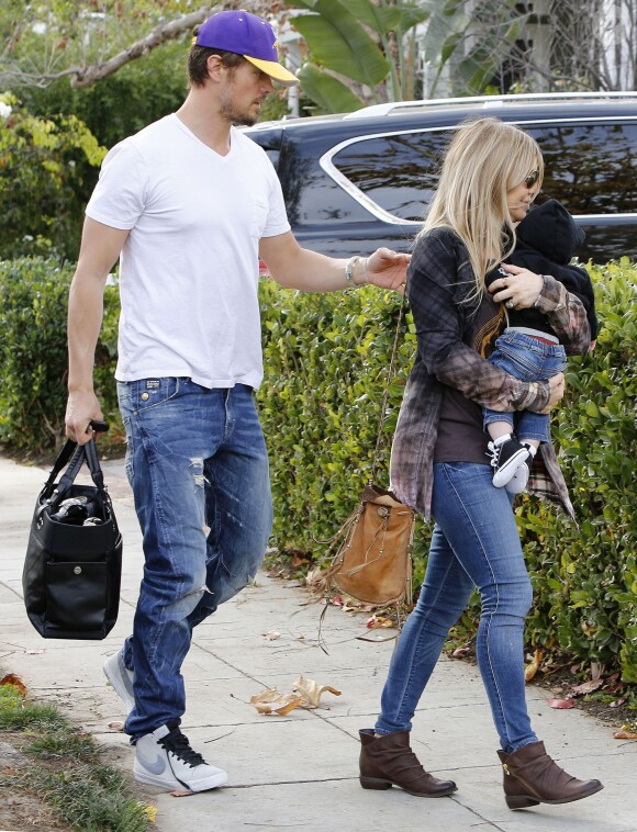 Fergie en compagnie de son mari Josh Duhamel et de leur fils Axl à Brentwood, le 12 janvier 2014.