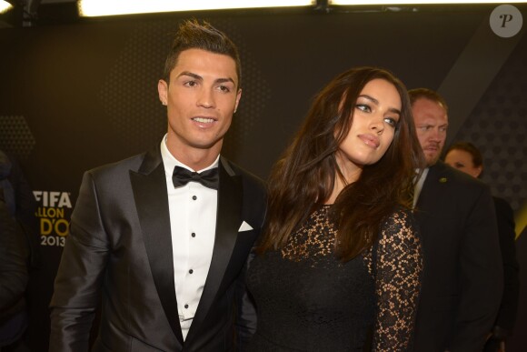 Cristiano Ronaldo et sa compagne Irina Shayk lors de la cérémonie du Ballon d'Or 2013 au Palais des Congrès de Zurich le 13 janvier 2014