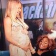La chanteuse Ciara a dévoilé son baby bump dans The View, émission présentée par Jenny McCarthy, le mardi 14 janvier 2014.