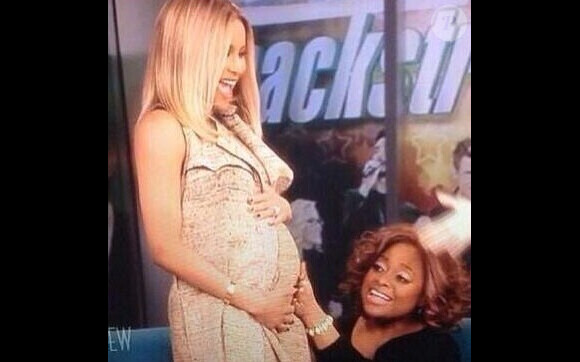 La chanteuse Ciara a dévoilé son baby bump dans The View, émission présentée par Jenny McCarthy, le mardi 14 janvier 2014.