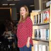 Drew Barrymore, enceinte de son second enfant, lors de la dédicace de son livre 'Find It In Everything' à Los Angeles le 15 janvier 2014