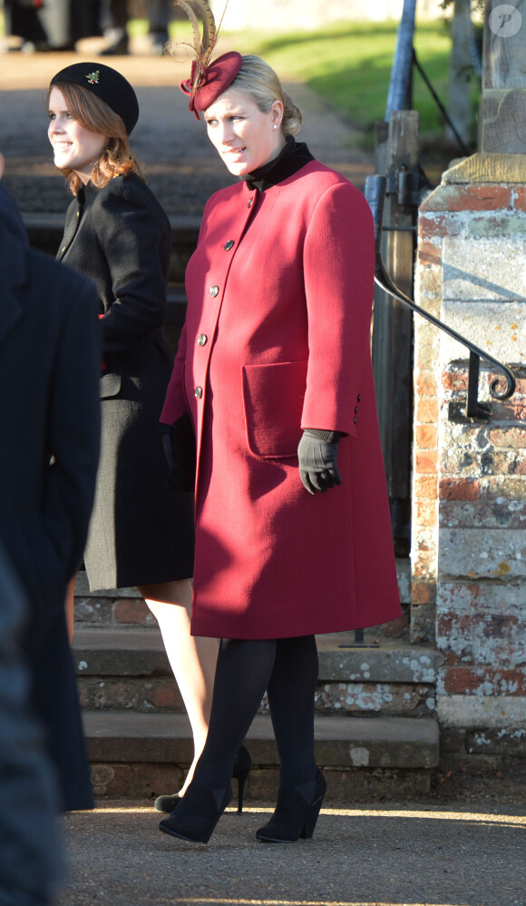 Zara Phillips, enceinte de huit mois, à Sandringham le 25 décembre 2013 avec la famille royale pour la messe de Noël. La fille de la princesse Anne a eu une petite fille le 17 janvier 2014.
