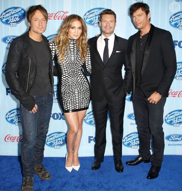 Keith Urban, Jennifer Lopez, Ryan Seacrest et Harry Connick Jr. à la première d'American Idol, à Westwood, le 14 janvier 2014.