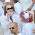 EXCLU : Morgan Ackermann prend en photo sa maman Pascale, lors de la White Party, organisée à Courcy-aux-Loges, le dimanche 7 juillet 2013.