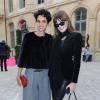 Farida Khelfa et Carla Bruni-Sarkozy au défilé Schiaparelli Haute couture printemps-été 2014 à Paris, le 20 janvier 2014.