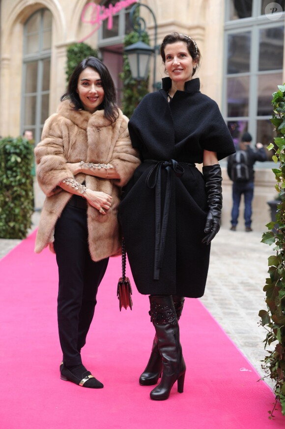 Maria Sbisa' et la créatrice de bijoux Osanna Visconti di Modrone au défilé Schiaparelli Haute couture printemps-été 2014 à Paris, le 20 janvier 2014.