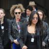 Michelle Rodriguez et Cara Delevingne quittent le Grand Palais à l'issue du défilé Chanel haute couture printemps-été 2014. Paris, le 21 janvier 2014.