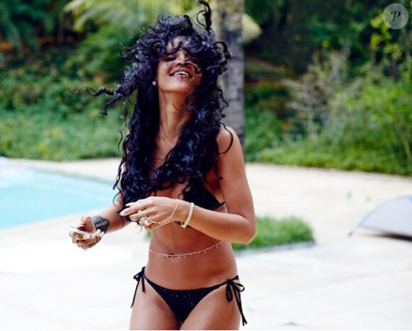 Rihanna très sexy en bikini noir lors de son séjour au Brésil en janvier 2014
