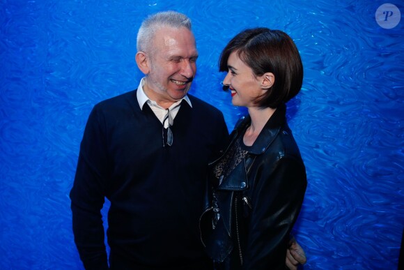 Jean Paul Gaultier et Paz Vega à l'issue du défilé haute couture printemps-été 2014 du créateur. Paris, le 22 janvier 2014.