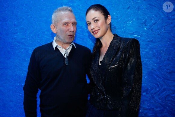 Jean Paul Gaultier et Olga Kurylenko à l'issue du défilé haute couture printemps-été 2014 du créateur. Paris, le 22 janvier 2014.