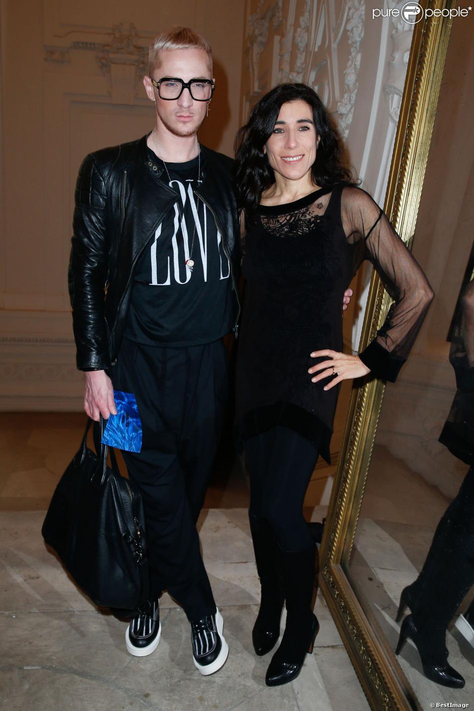 William Carnimolla et Bianca Li assistent au défilé haute couture printemps-été 2014 de Jean Paul Gaultier, dans son atelier situé dans le 3e arrondissement. Paris, le 22 janvier 2014.