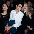 Bianca Li, Farida Khelfa et Arielle Dombasle assistent au défilé haute couture printemps-été 2014 de Jean Paul Gaultier, dans son atelier situé dans le 3e arrondissement. Paris, le 22 janvier 2014.