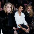 Catherine Deneuve, Farida Khelfa et Arielle Dombasle assistent au défilé haute couture printemps-été 2014 de Jean Paul Gaultier, dans son atelier situé dans le 3e arrondissement. Paris, le 22 janvier 2014.