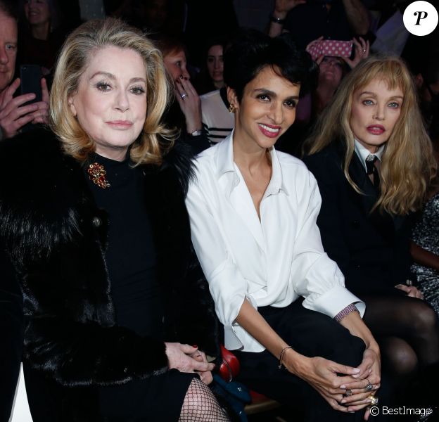 Catherine Deneuve, Farida Khelfa et Arielle Dombasle assistent au défilé haute couture printemps-été 2014 de Jean Paul Gaultier, dans son atelier situé dans le 3e arrondissement. Paris, le 22 janvier 2014.