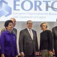  Le prince Albert II de Monaco prenait le 24 janvier 2014 à Bruxelles le relais de la princesse Astrid de Belgique à la présidence d'honneur de la fondation de l'EORTC (European Organisation for Research and Treatment of Cancer), en présence de la directrice de l'ONG, Françoise Meunier. 