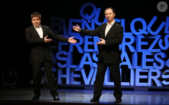 Les humoristes Philippe Chevallier et Regis Laspalès sur le filage de leur spectacle "Vous reprendrez bien quelques sketches ?" au théâtre de la Renaissance à Paris le 22 janvier 2014.